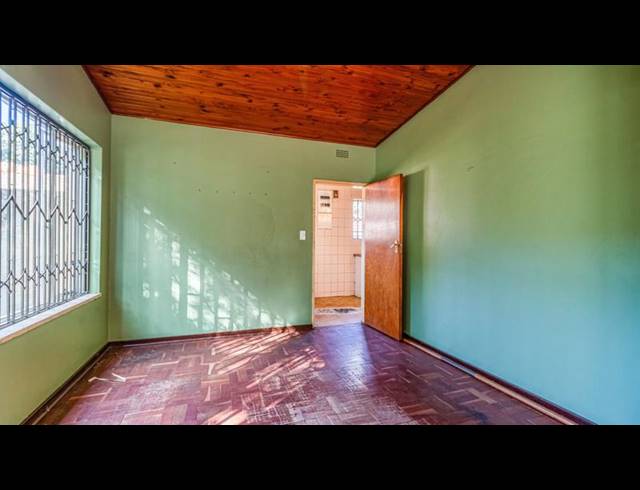 4 BEDROOM HOUSE FOR SALE IN LOMBARDY EAST